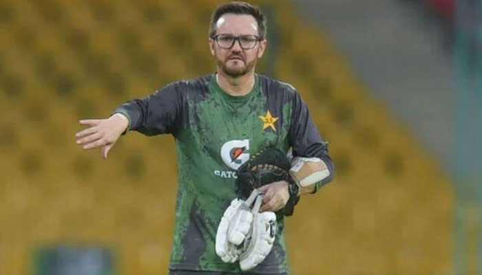 Pakistan coach Mike Hesson undergoes successful back surgery