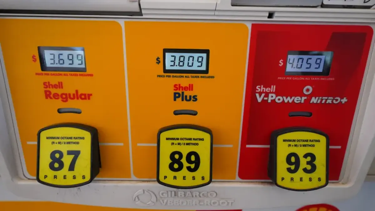 US Gas Prices Rise Above $4 Per Gallon as Global Oil Costs Surge