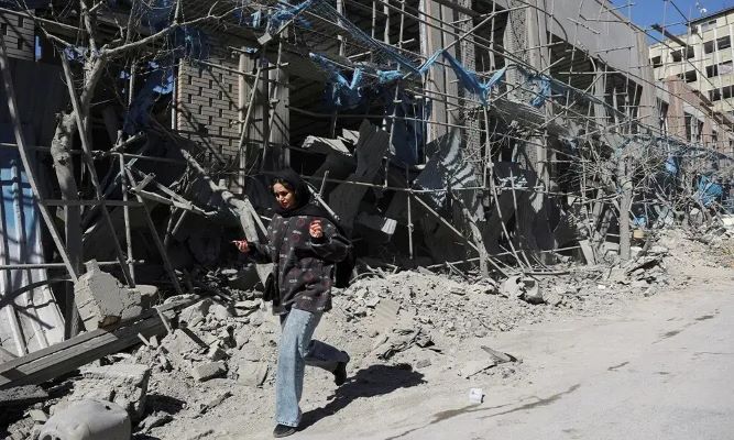 US-Iran Peace Plan Reviewed as Trump Sets Deadline