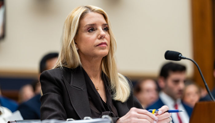 ٹرمپ نے اٹارنی جنرل پام بونڈی کو برطرف کردیا