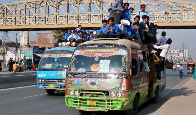 پیٹرول قیمتوں میں اضافے کے بعد ٹرانسپورٹ کرایوں میں اضافہ