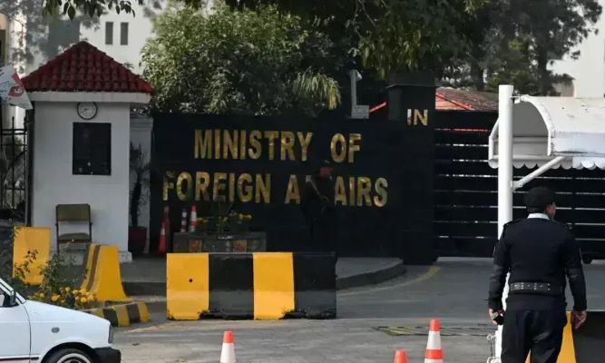 Pakistan condemns Iranian strikes on Saudi Arabia