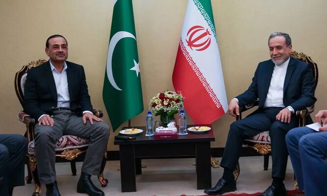 CDF Munir and Iran’s Araghchi Discuss West Asia Stability in Tehran