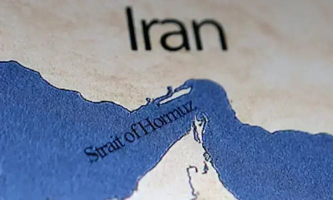 ایران نے چینی بحری جہازوں کو آبنائے ہرمز سے گزرنے کی اجازت دے دی
