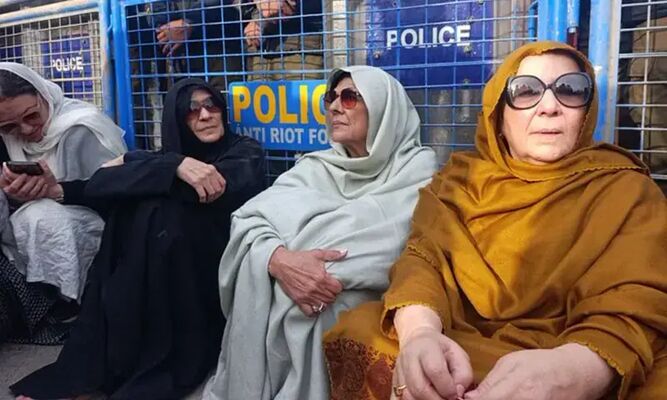 عمران خان کا علاج