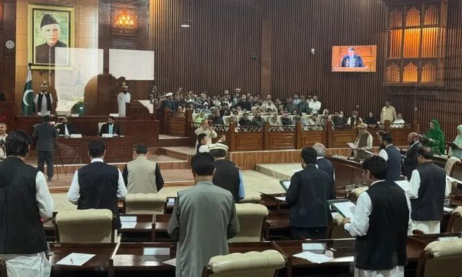 گلگت بلتستان اسمبلی کے نو منتخب ارکان نے حلف اٹھا لیا