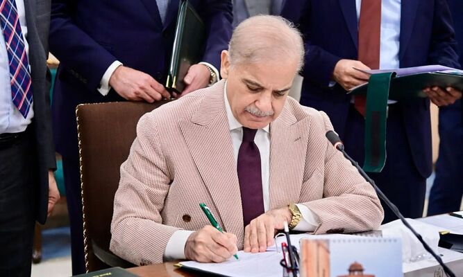 PM Shehbaz Emphasizes Strong Security and Economic Stability Ahead of Budget Presentation