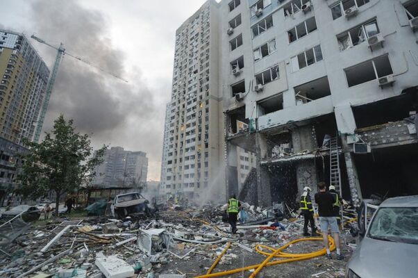 Russia-Ukraine Aerial Strikes Kill 12, Injure 90