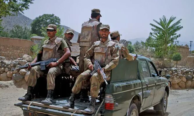 کے پی اور بلوچستان میں 32 دہشت گرد ہلاک، آئی ایس پی آر