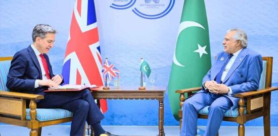 اسحاق ڈار ایڈ ملی بینڈ ملاقات