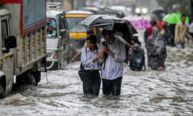 Six Killed as Heavy Rains Batter Mumbai