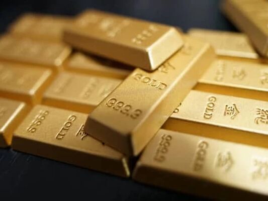 Gold Prices Fall in Pakistan by Rs3,700 Per Tola Amid Global Decline