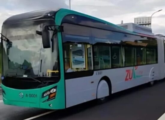 موٹروے ایم ون پر بی آر ٹی بسیں