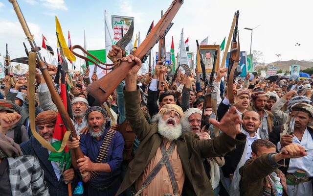 Iran Guards warn Saudi Arabia over Houthi attacks