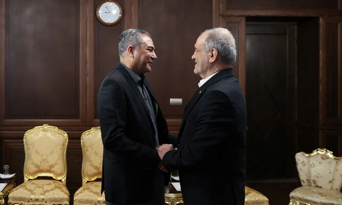 محسن نقوی ایران پہنچ گئے، امریکا ایران مذاکرات کیلئے کوششیں تیز