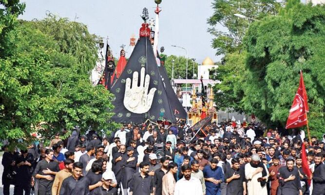 کراچی میں چہلم کا مرکزی جلوس سخت سکیورٹی میں جاری، ہزاروں اہلکار تعینات