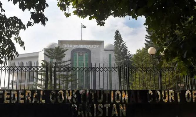 وفاقی آئینی عدالت کا قیدیوں کے نجی علاج کے مقدمات کا ریکارڈ طلب کرنے کا حکم