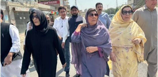 لاہور ہائیکورٹ نے بانی پاکستان تحریک انصاف عمران خان کی بہنوں کی بازیابی سے متعلق درخواست پر سیکرٹری داخلہ پنجاب اور جیل سپرنٹنڈنٹ کو 28 اکتوبر کو ذاتی حیثیت میں طلب کرلیا۔