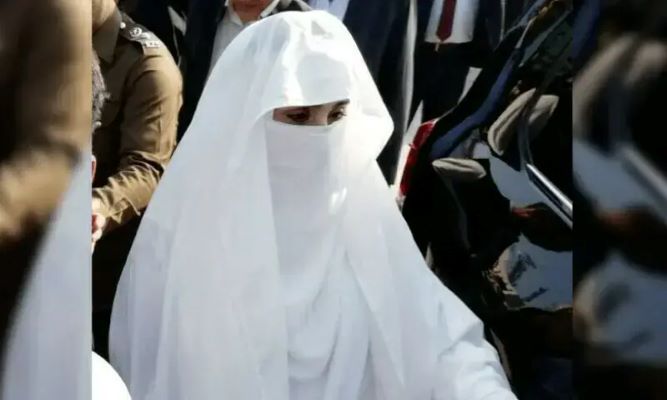 وفاقی آئینی عدالت نے بشریٰ بی بی کی سات سالہ سزا معطل کرنے کی درخواست مسترد کر دی