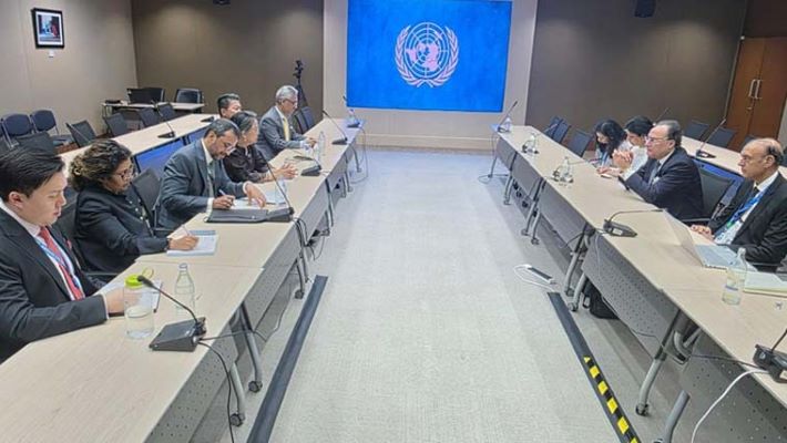 Aurangzeb Discusses Pakistan Economic Reforms with ESCAP Chief