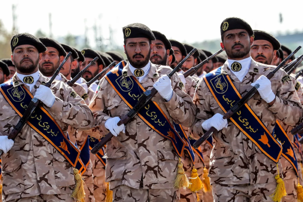 ایرانی گارڈز نے عراق سے امریکی انخلا کو تاریخی فتح قرار دے دیا