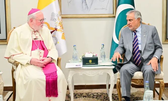 ویٹیکن نمائندے کی اسحاق ڈار سے ملاقات، امن کے فروغ پر تبادلہ خیال